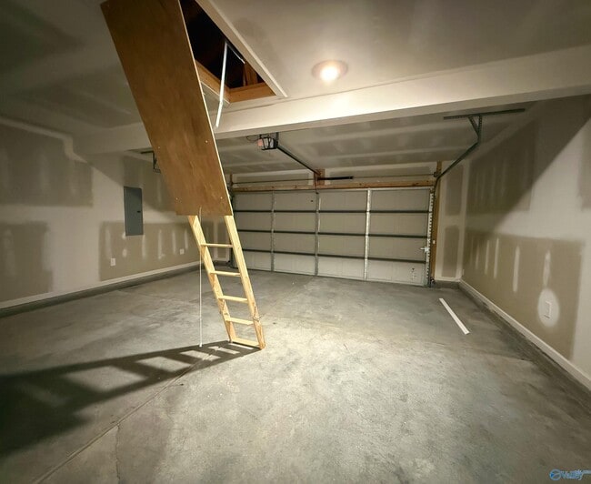 Building Photo - 205 Six Pence Ct