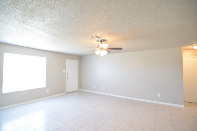 Building Photo - 4105 Sand Dollar Dr