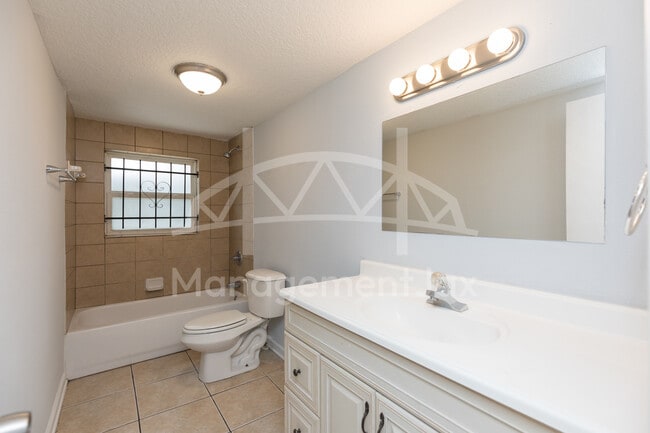 Building Photo - 1610 W 33rd St