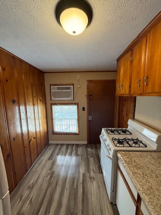 Building Photo - 206 Norwood Dr