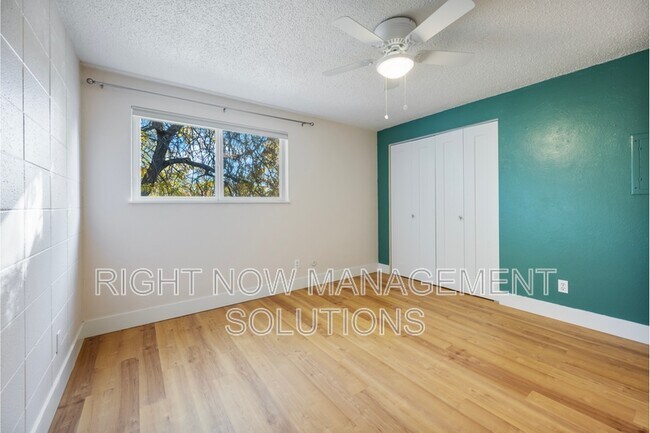 Building Photo - 926 S Curtis Rd
