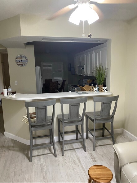 Kitchen counter - 7505 Silver Trumpet Ln