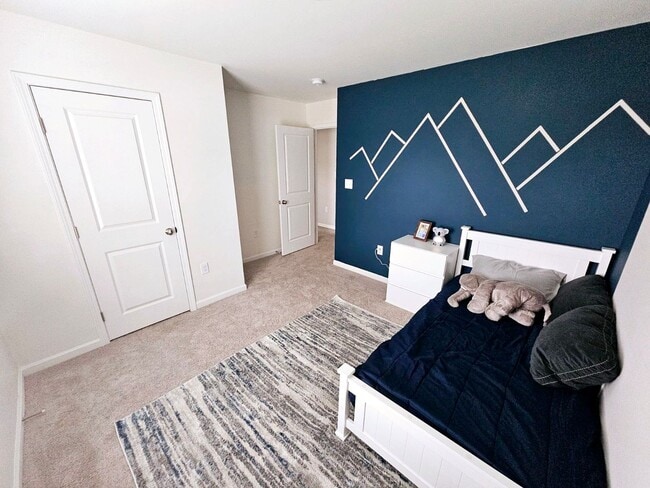 Building Photo - Charming Home!