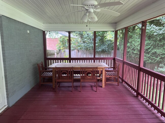 Building Photo - Beautiful 3 Bedroom Home in Windsor Park!!