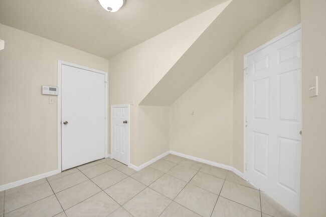 Building Photo - 6950 Sterling Meadow Dr