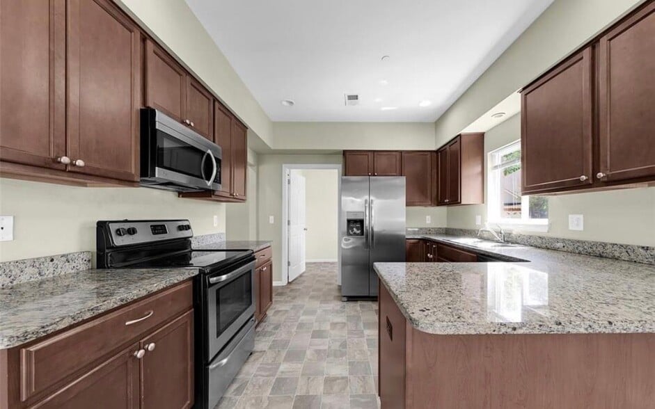 Building Photo - 14273 Shadywood Dr