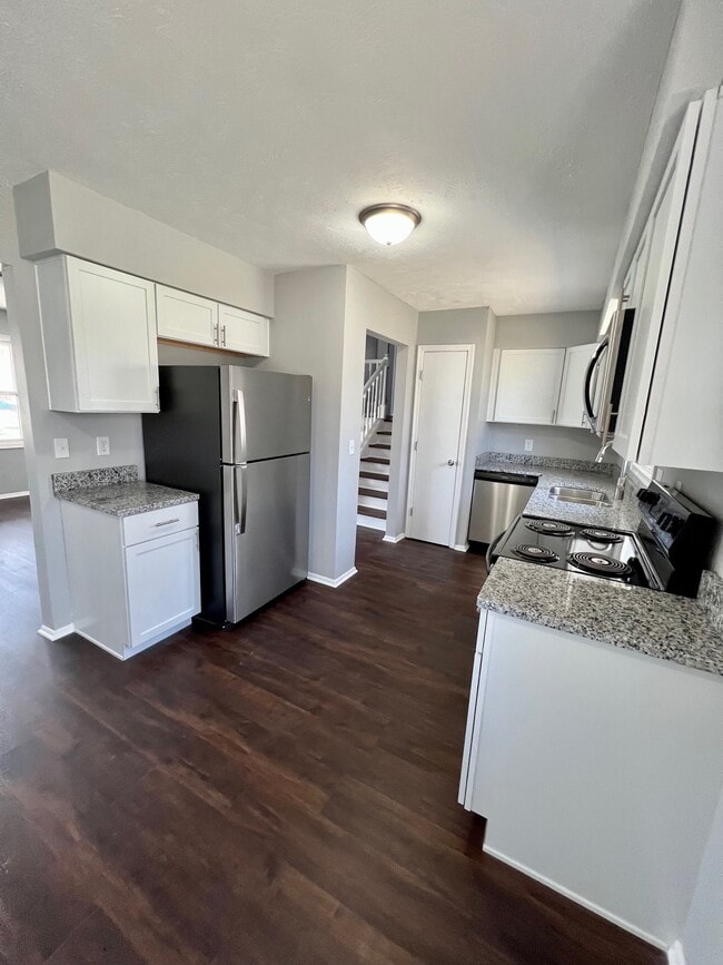 Building Photo - 6606 S 108th Terrace