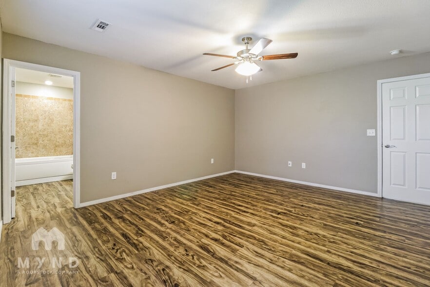 Building Photo - 2112 Cedar Cir