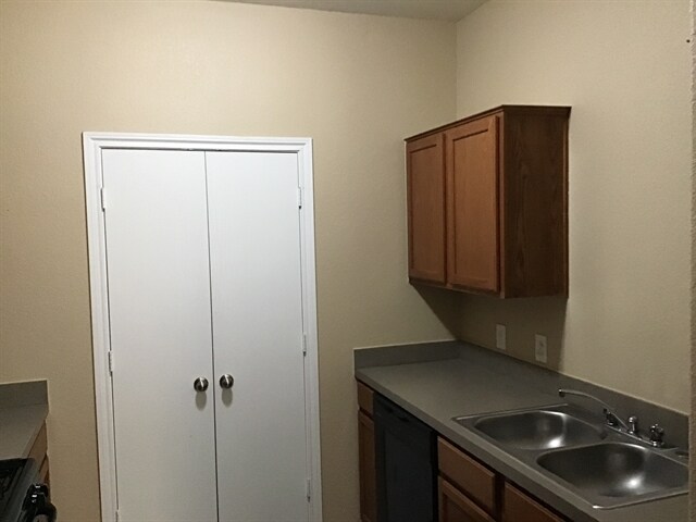 Building Photo - 2830 Wisner Cir