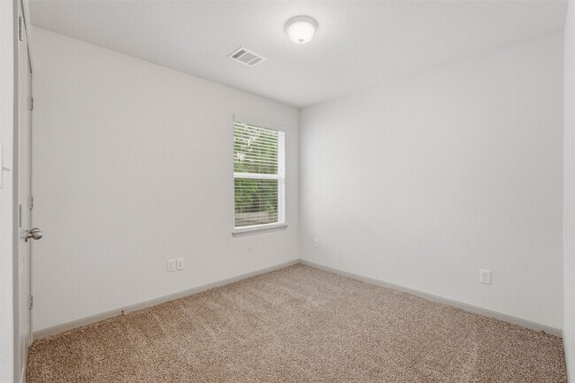 Building Photo - 630-634 Magnolia Bend