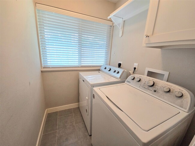 Building Photo - 1763 Maux Dr