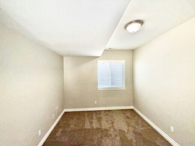 Building Photo - WELCOME HOME!