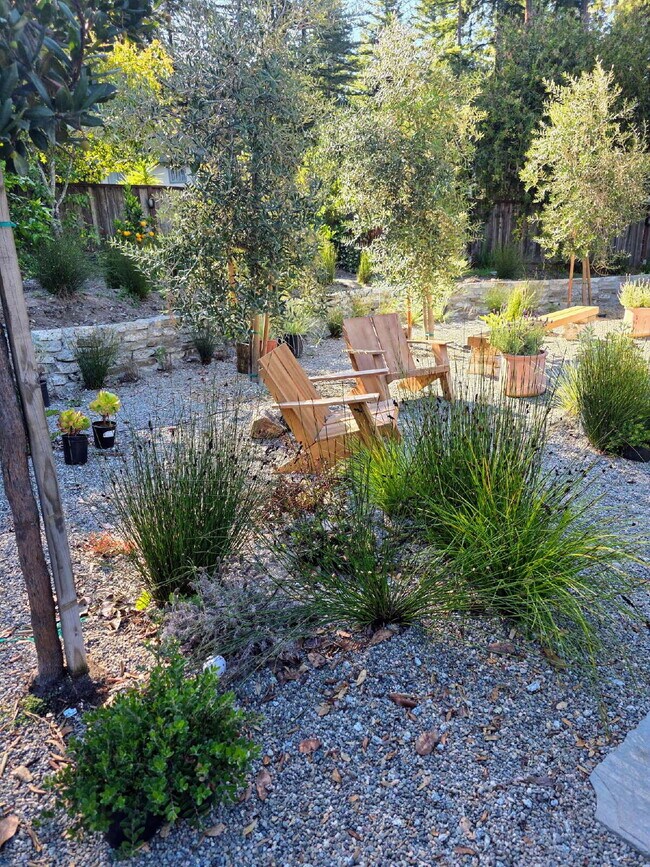 Building Photo - FOUR-BEDROOM HOME WITH PRIVATE SUITE, EXPANSIVE DECKS, GARAGE & WORKSHOP SPACE   Open House 1-2 P...