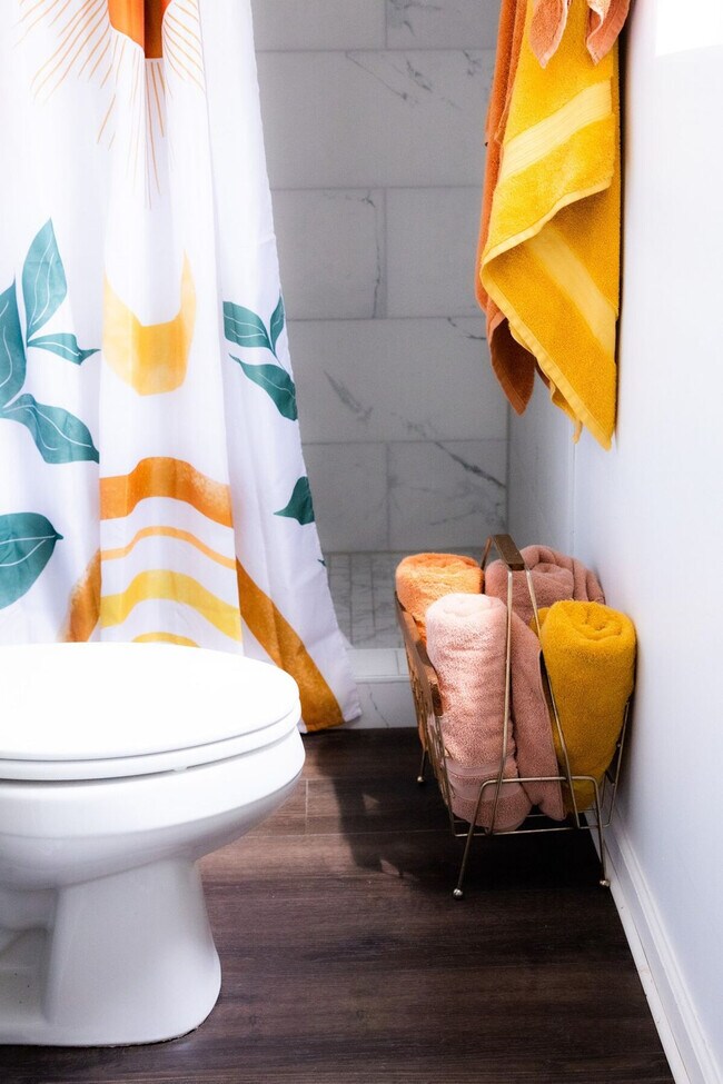 Building Photo - 2919 Elm St