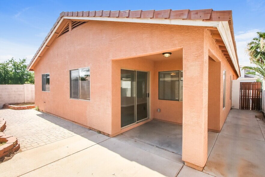 Building Photo - 878 E Pollino St