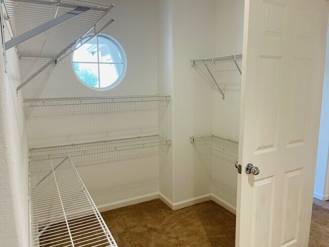 Building Photo - 4285 Bromley Ct