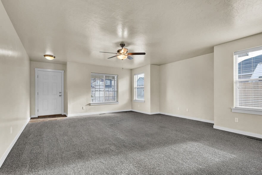 Building Photo - 1633 Placerville St