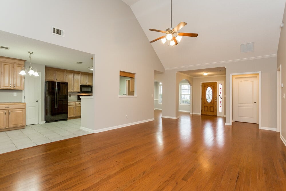 Building Photo - 3028 Lincoln Log Way