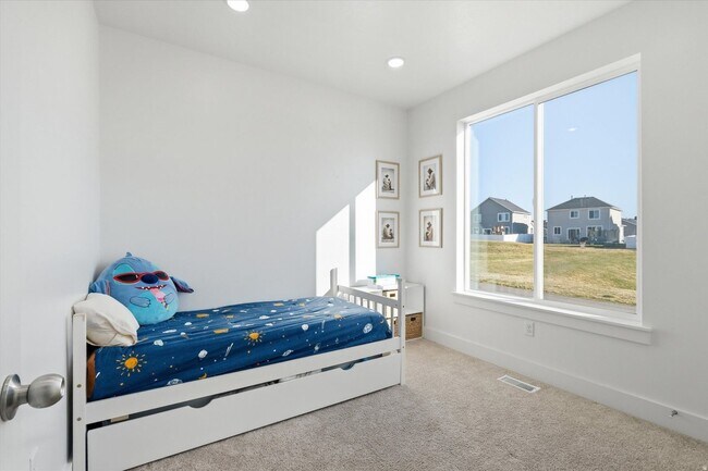 Building Photo - Single Family Rental in The Village at Fox Meadows | Mountain Views, Pool and Community Amenities