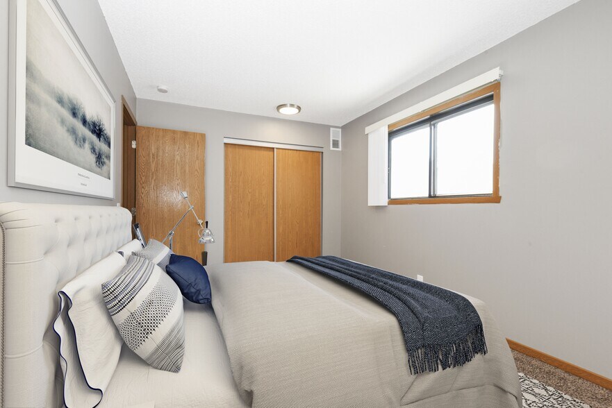 Interior Photo - Overlook on 100