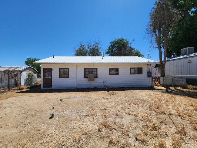 Building Photo - 3 Bedroom Home in Farmington NM 87402