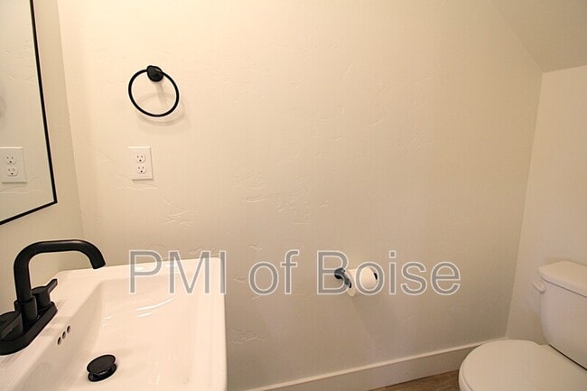 Building Photo - 123 Trifecta Ln