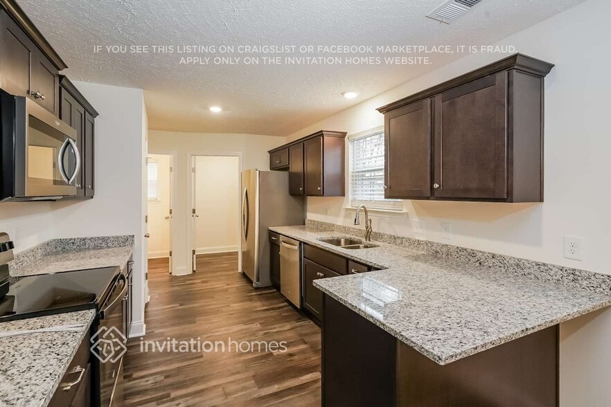 Building Photo - 319 Green Hills Dr