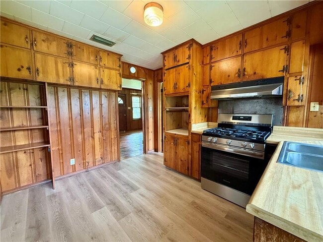Building Photo - 5520 Helen Dr