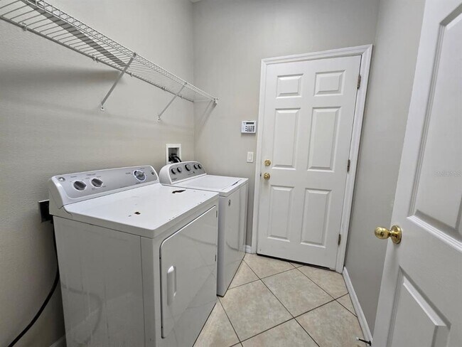 Building Photo - 9437 Leland Dr