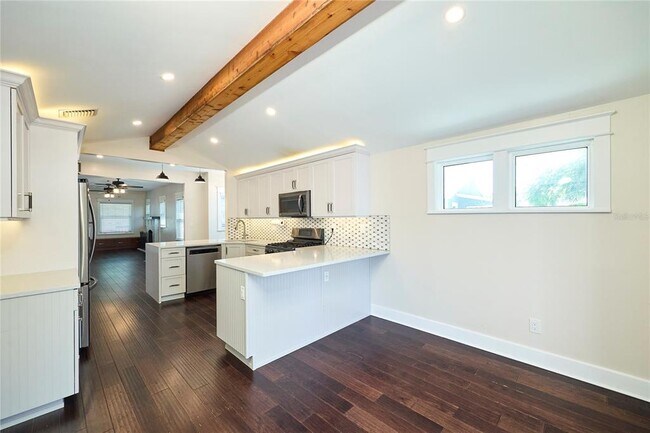 Building Photo - 6008 N Highland Ave