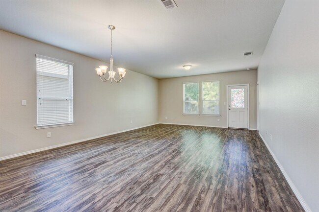 Building Photo - Move-In Ready! Open-Concept Home in Prime Conroe Location