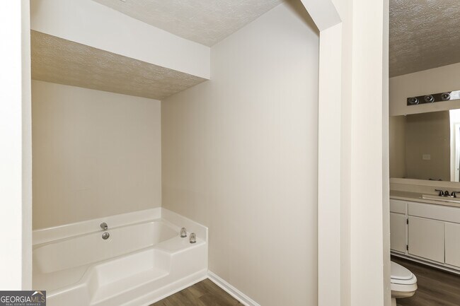 Building Photo - 1070 Salisbury Trail