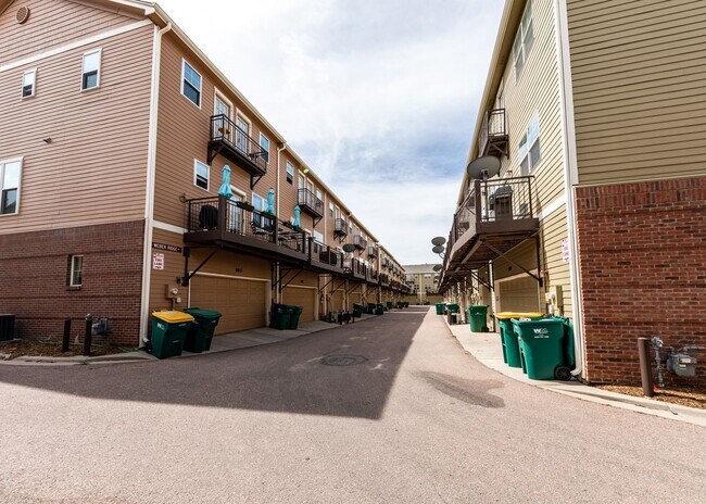 Building Photo - Downtown 3 Bedroom Townhome with 2 Car Garage