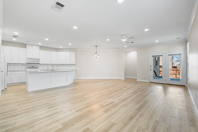 Building Photo - 2073 Turkey Creek