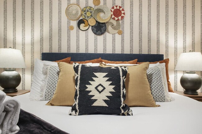 Building Photo - 5410 King Richard St