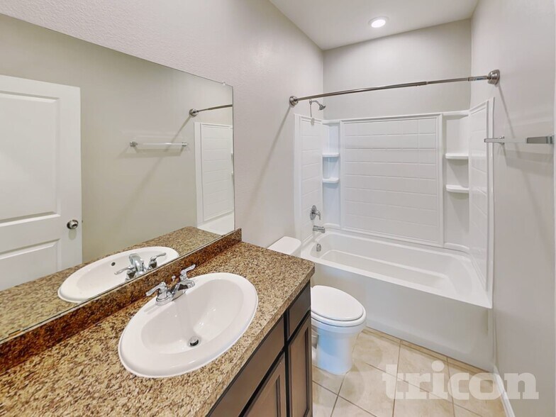 Building Photo - 324 Foxhunter St