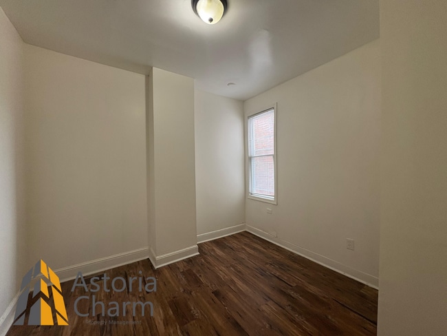 Building Photo - Modern 4-Bedroom with Yard & Easy Downtown...