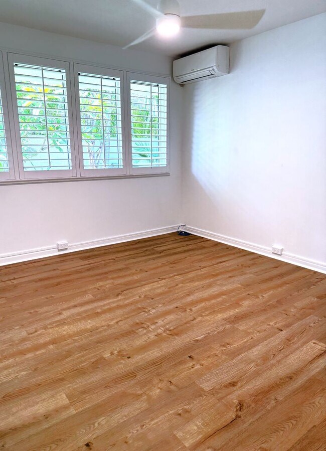 Building Photo - Dune Circle - Renovated three bedroom, two...
