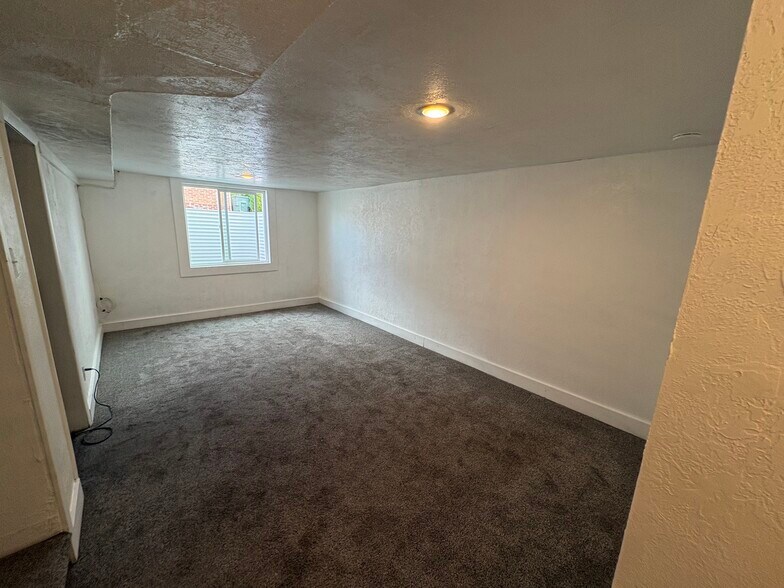 Building Photo - 1522 Hall Ave