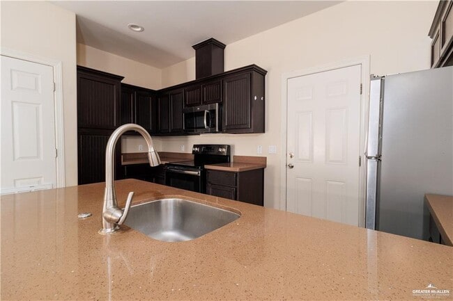 Building Photo - 7 E Garfield Ave