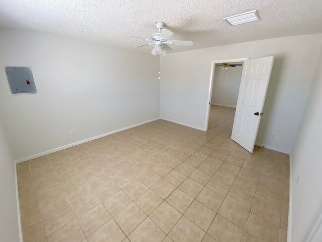 Building Photo - East El Paso 3 bed Refrig A/C