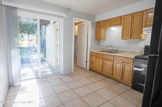 Building Photo - 415 Country Ln Dr