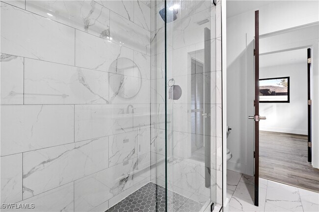 Building Photo - 709 SE 10th Pl