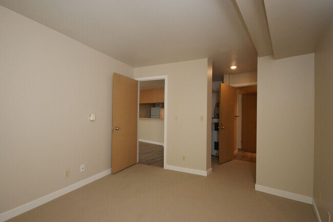 Building Photo - 3230 SW Avalon Way