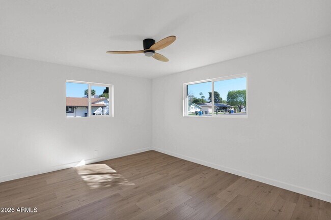 Building Photo - 501 W Seldon Ln