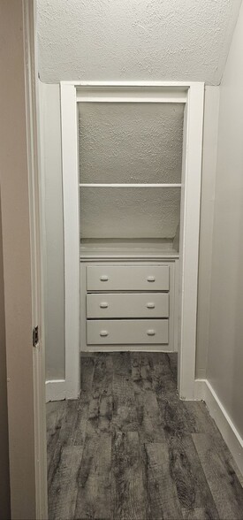 Building Photo - 405 Lincoln Way W