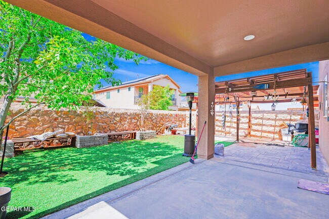 Building Photo - 7129 Long Meadow Dr