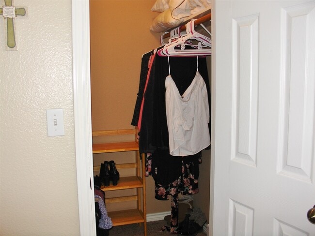 Building Photo - 106 Vista Way