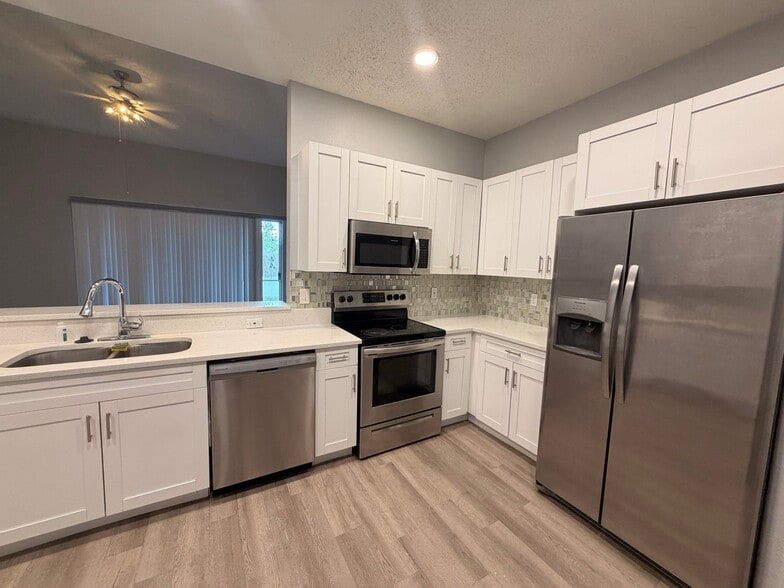 Building Photo - 704 Grand Canyon Dr