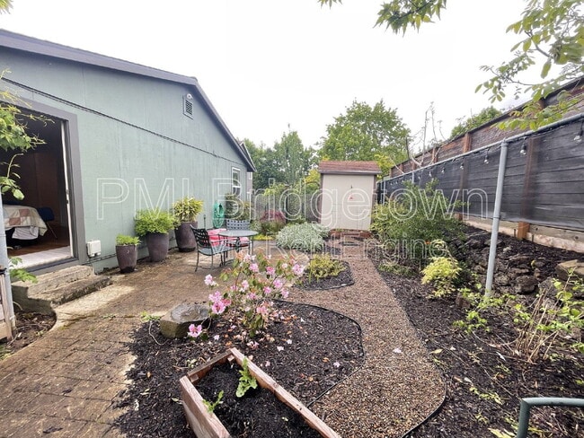 Building Photo - 4616 SE 31st Ave